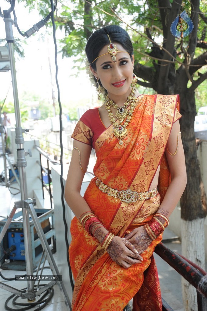 Pragya Jaiswal Stills - 34 / 82 photos