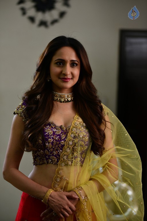 Pragya Jaiswal Stills in Gunturodu Movie - 20 / 21 photos