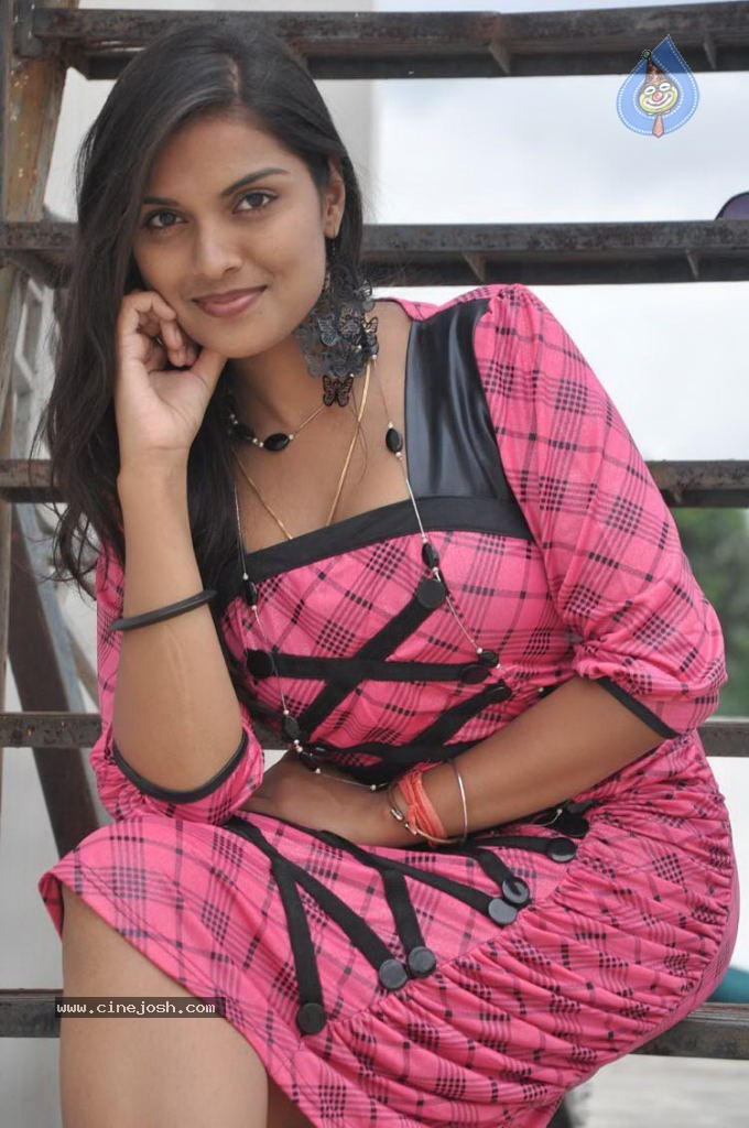 Prakruthi Stills - 17 / 59 photos