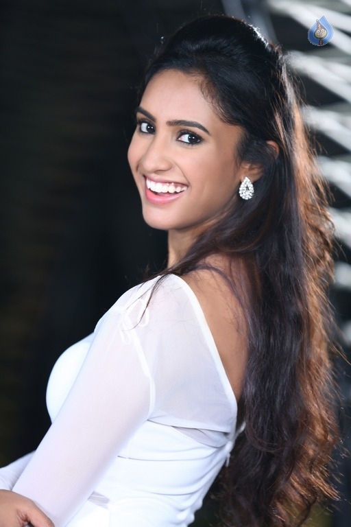 Pranathy Sharma Latest Stills - 5 / 34 photos
