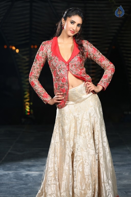 Pranathy Sharma Latest Stills - 23 / 34 photos