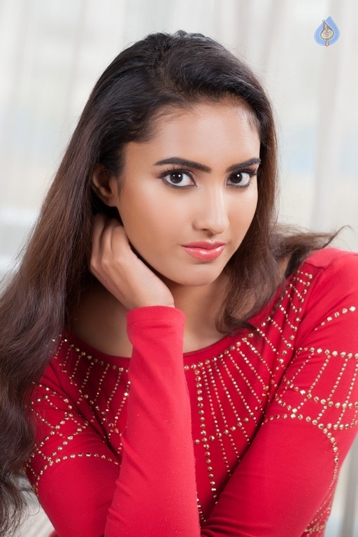 Pranathy Sharma Latest Stills - 24 / 34 photos