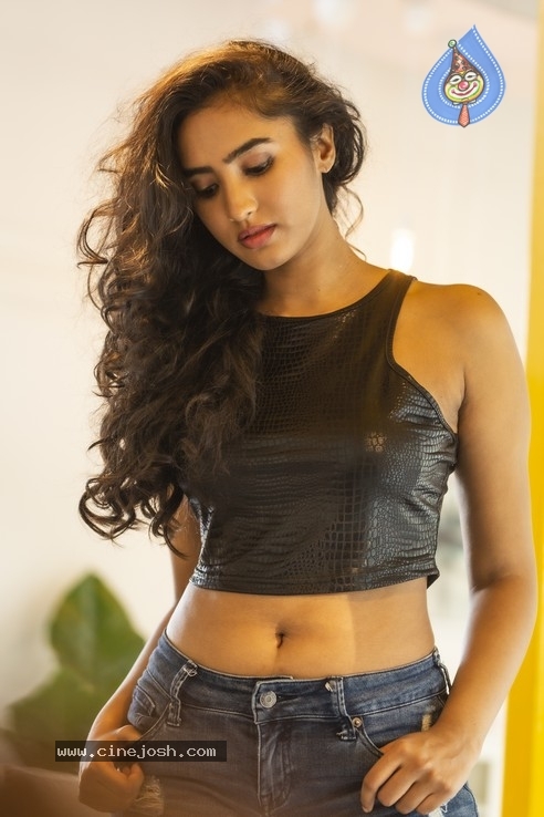 Pranathy Sharma Stills - 10 / 18 photos
