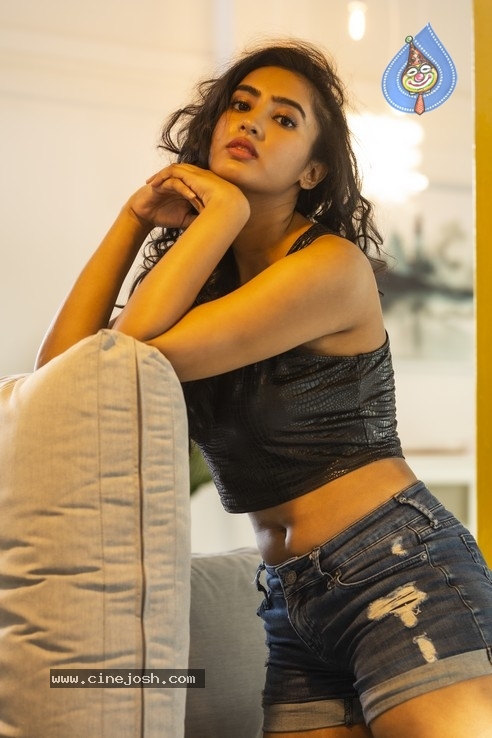 Pranathy Sharma Stills - 14 / 18 photos