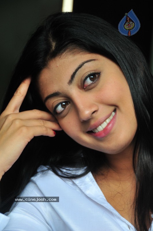 Praneetha Photo Gallery - 27 / 58 photos