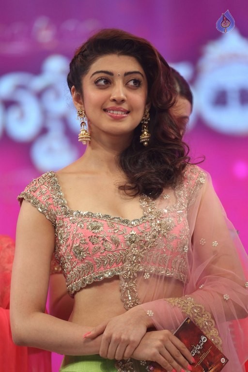 Pranitha at Brahmotsavam Audio Launch - 39 / 40 photos
