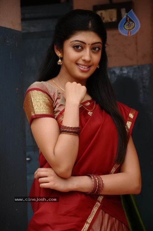 Pranitha Stills - 46 / 57 photos