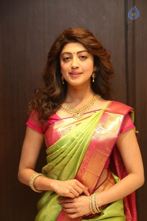 Pranitha Subhash Photos - 21 / 37 photos