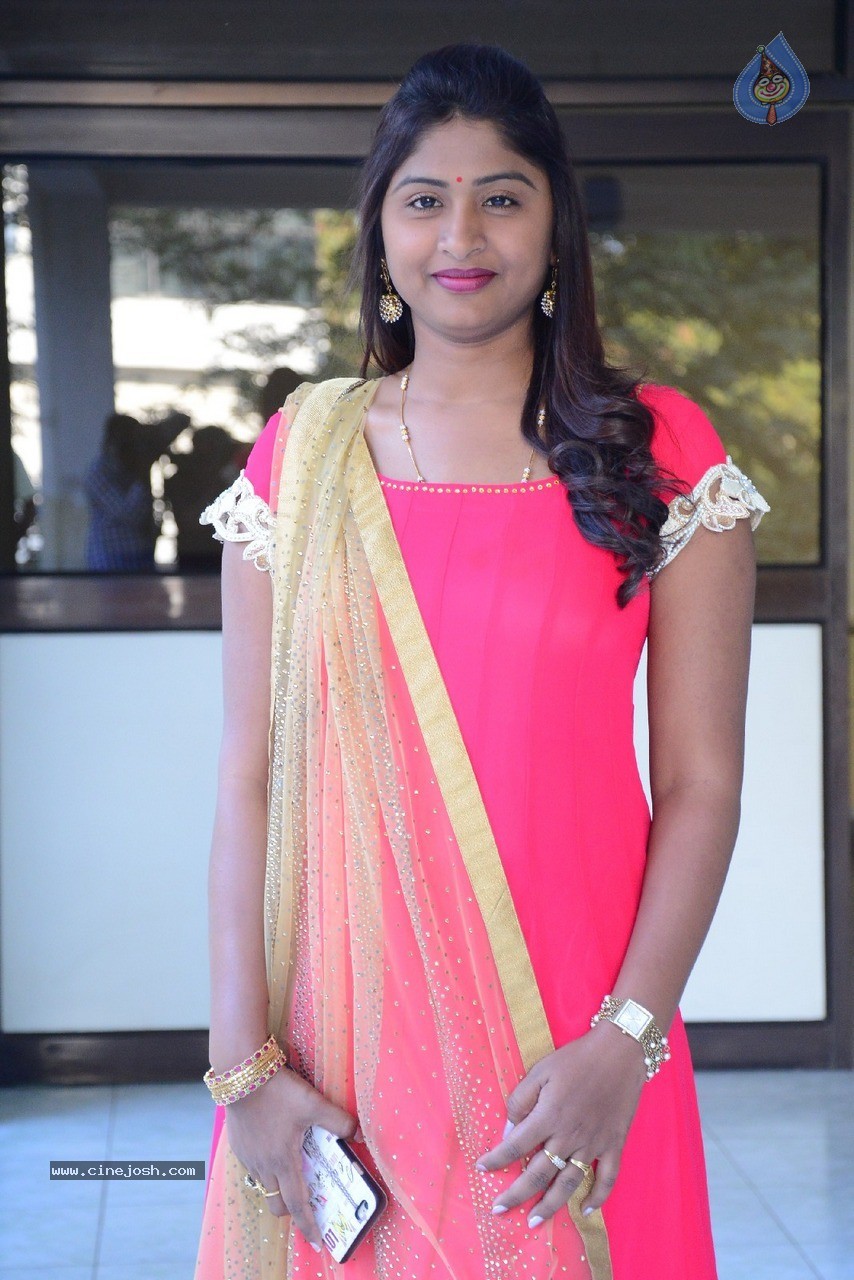 Praveena New Stills - 12 / 41 photos