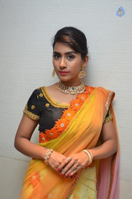 Preeti Latest Stills - 14 / 21 photos