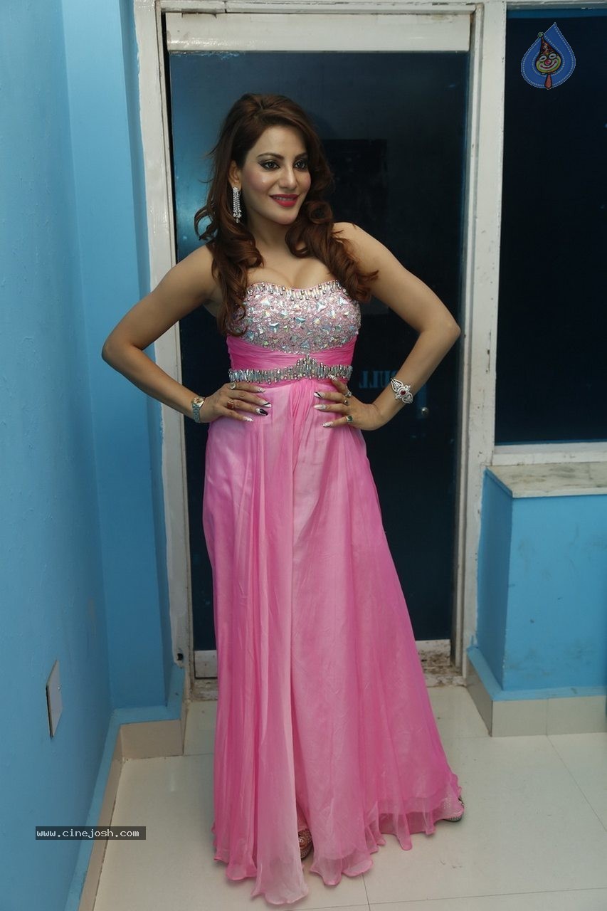 Preeti Soni New Gallery - 37 / 50 photos