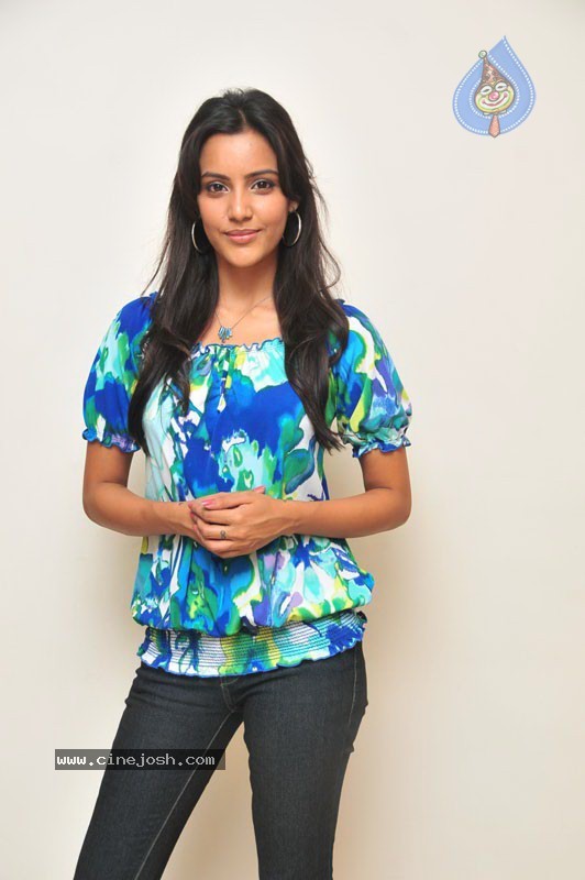 Priya Anand Latest Photo Gallery - 35 / 45 photos