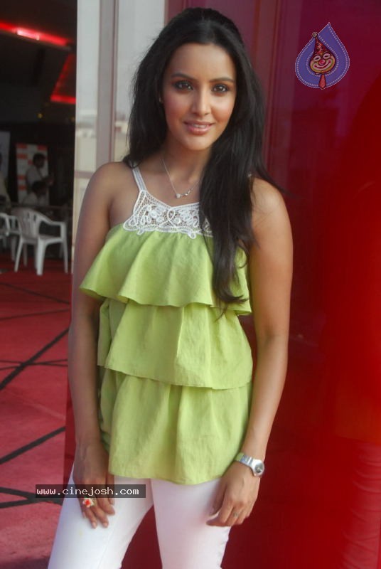 Priya Anand Latest Photos - 53 / 89 photos