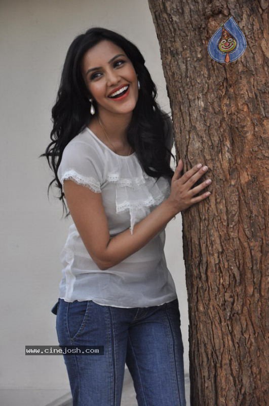 Priya Anand Photo Gallery - 58 / 85 photos