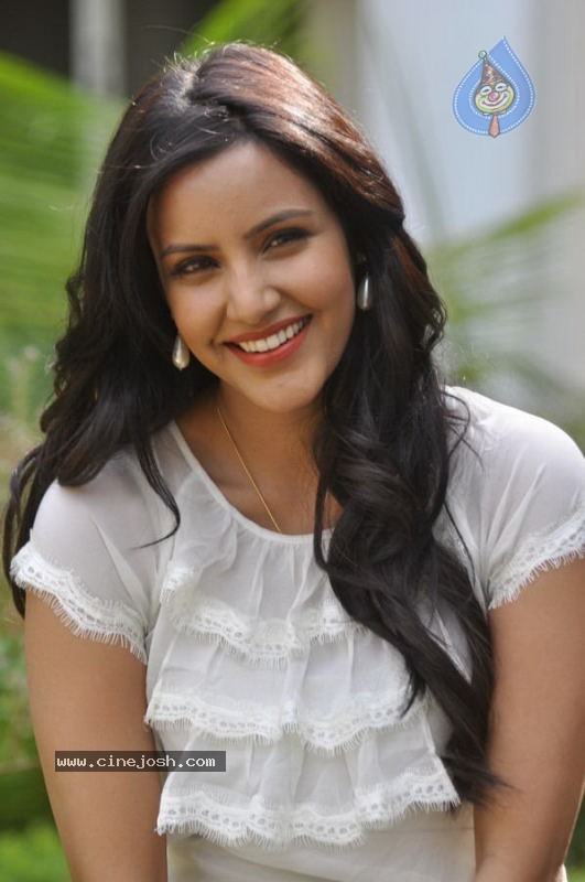 Priya Anand Photo Gallery - 68 / 85 photos