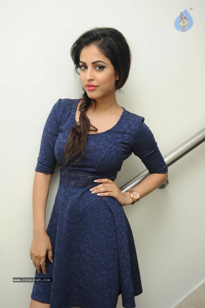 Priya Banerjee New Pics - 33 / 82 photos