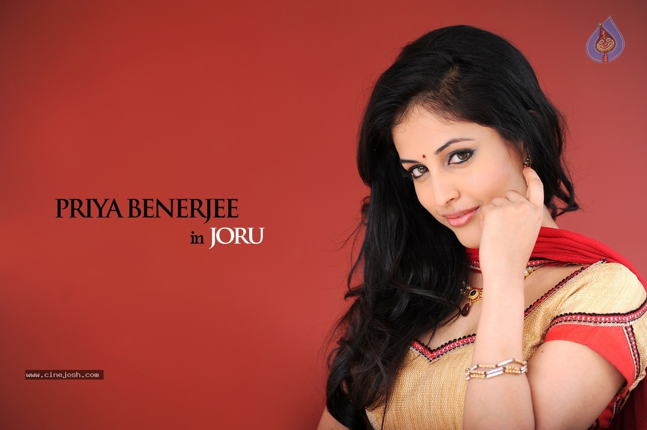 Priya Banerjee Stills in Joru - 4 / 17 photos