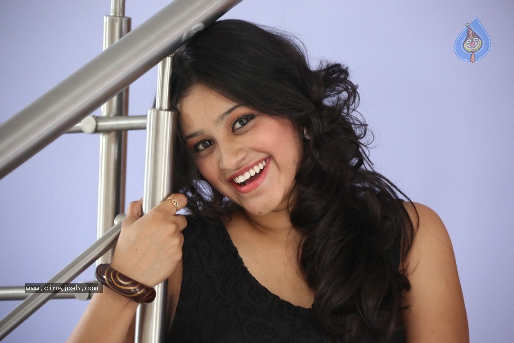 Priya Latest Pics - 27 / 149 photos