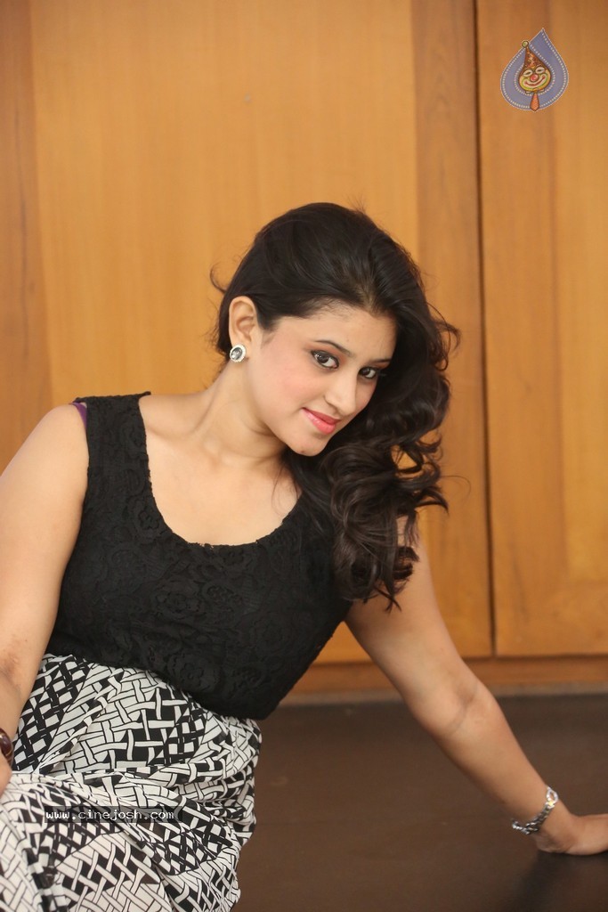 Priya Latest Pics - 29 / 149 photos