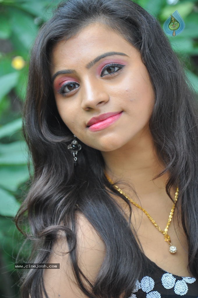 Priya New Photos - 29 / 45 photos