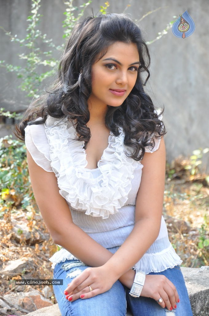 Priyanka Tiwari New Stills - 42 / 77 photos