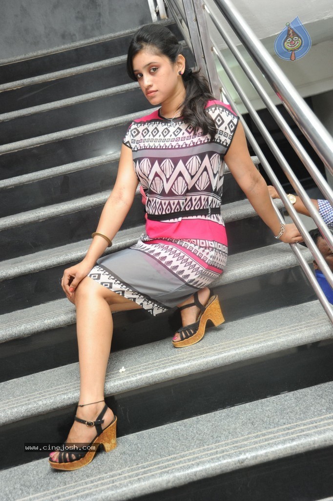 Priya New Stills - 36 / 90 photos