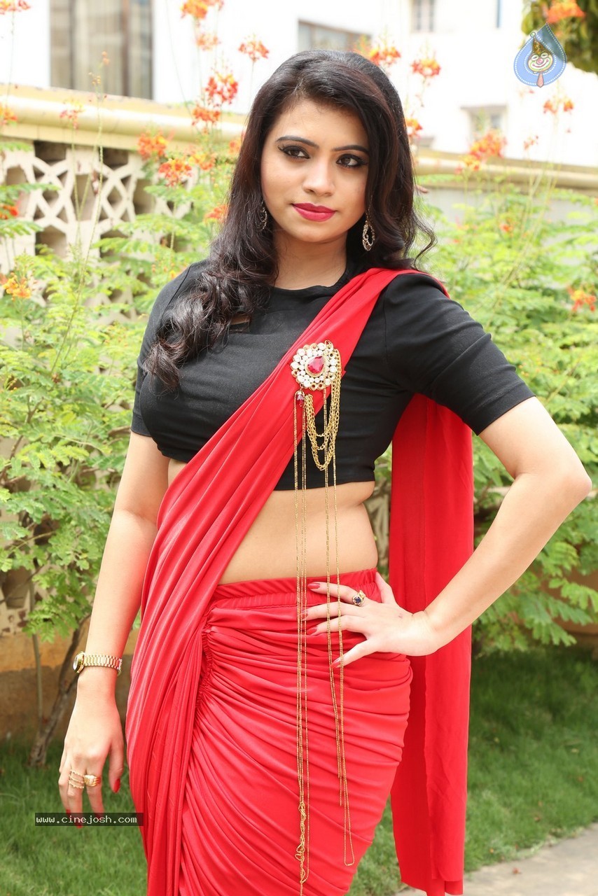 Priya Photos - 15 / 42 photos