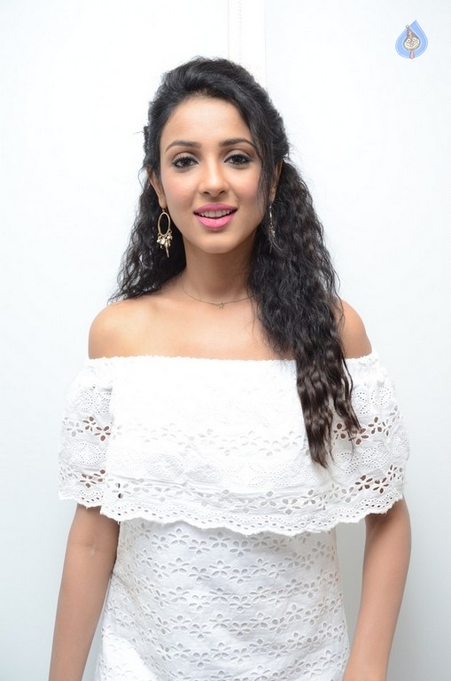 Priya Shri New Stills - 31 / 35 photos