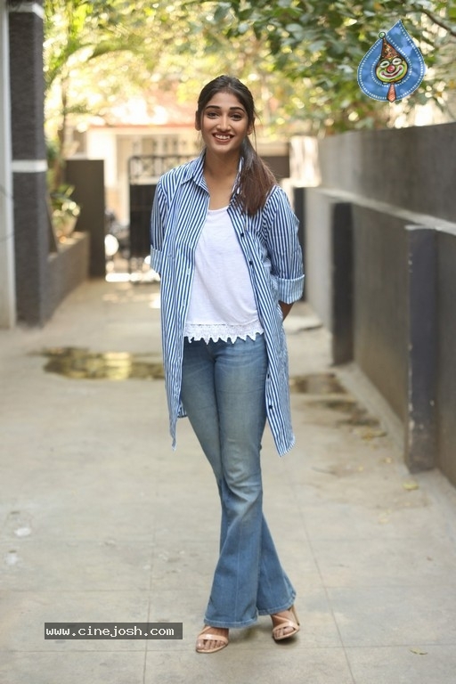 Priya Vadlamani At Husharu Movie Press Meet - 10 / 14 photos