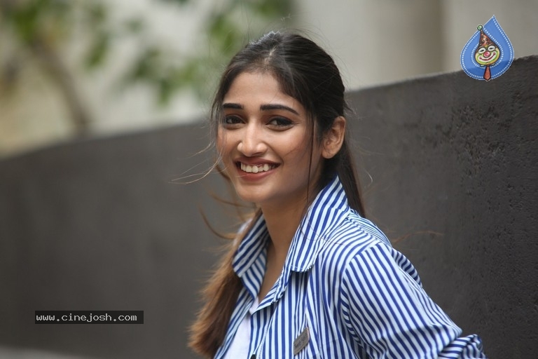 Priya Vadlamani At Husharu Movie Press Meet - 13 / 14 photos