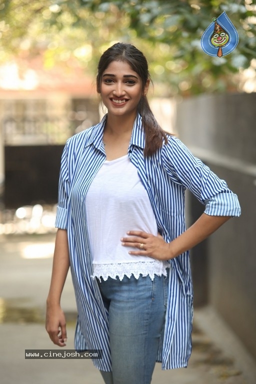 Priya Vadlamani At Husharu Movie Press Meet - 14 / 14 photos