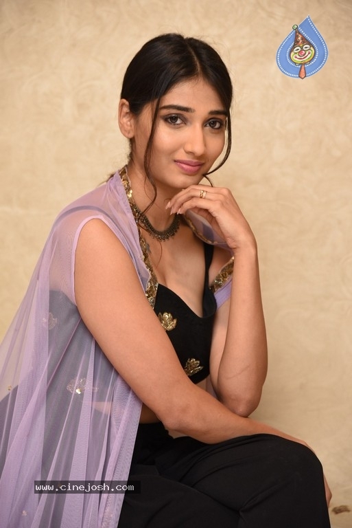 Priya Vadlamani Latest Gallery - 15 / 19 photos