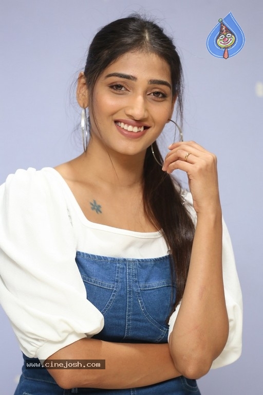 Priya Vadlamani Photos - 13 / 15 photos