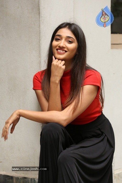 Priya Vadlamani Photos - 9 / 17 photos