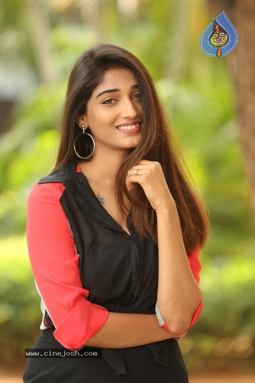 Priya Vadlamani Pictures - 34 / 42 photos