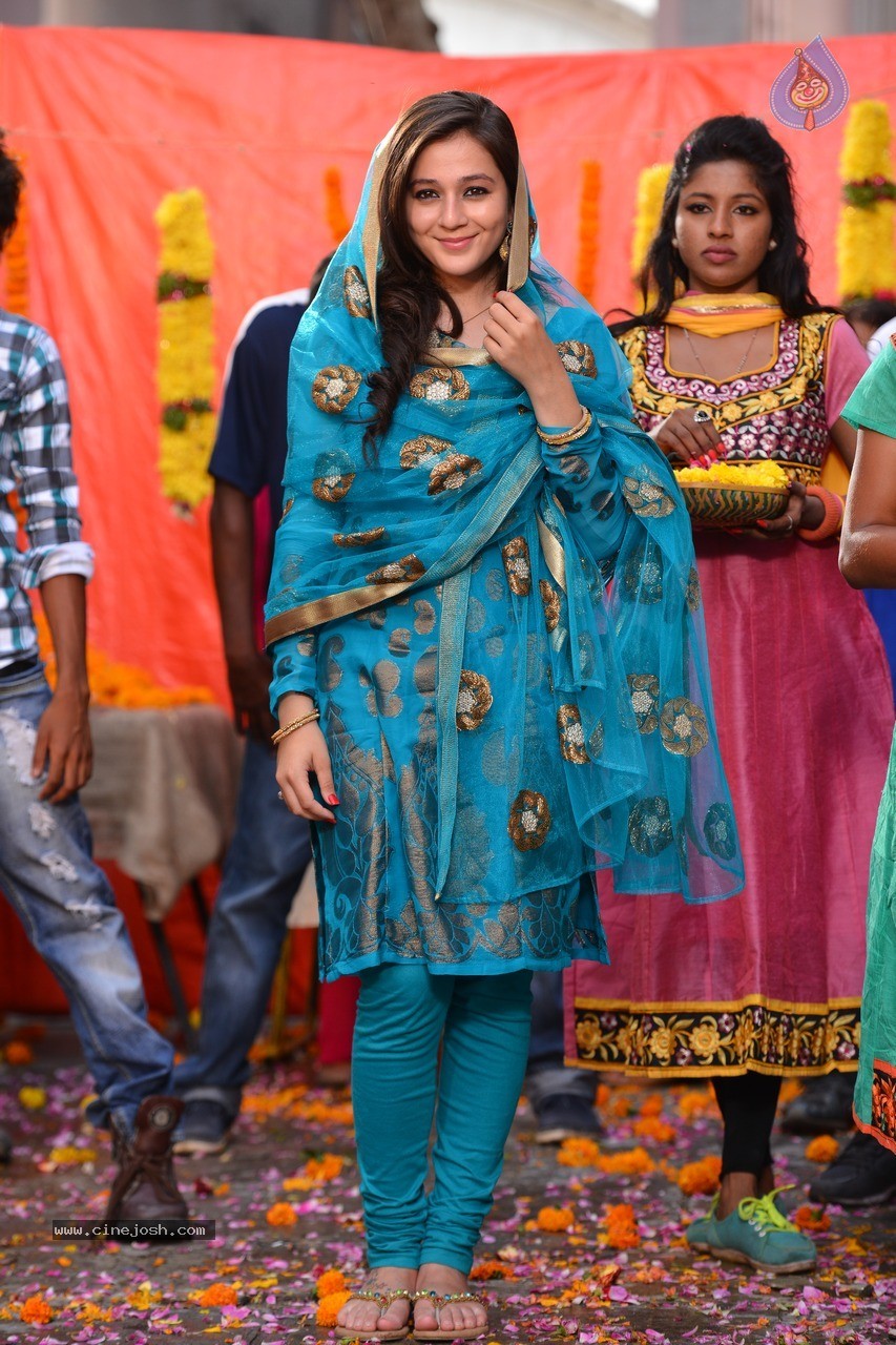 Priyal Gor New Stills - 23 / 31 photos