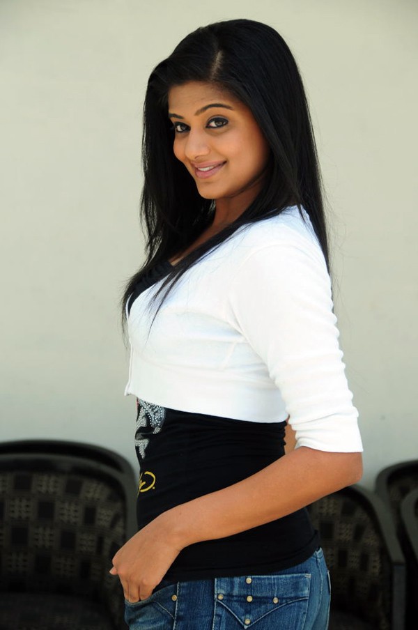 Priyamani - 94 / 154 photos