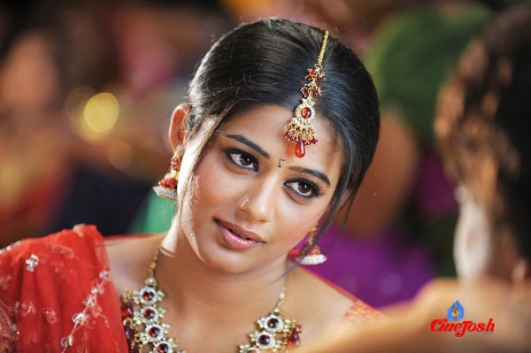 Priyamani Spicy Photo Gallery - 19 / 20 photos