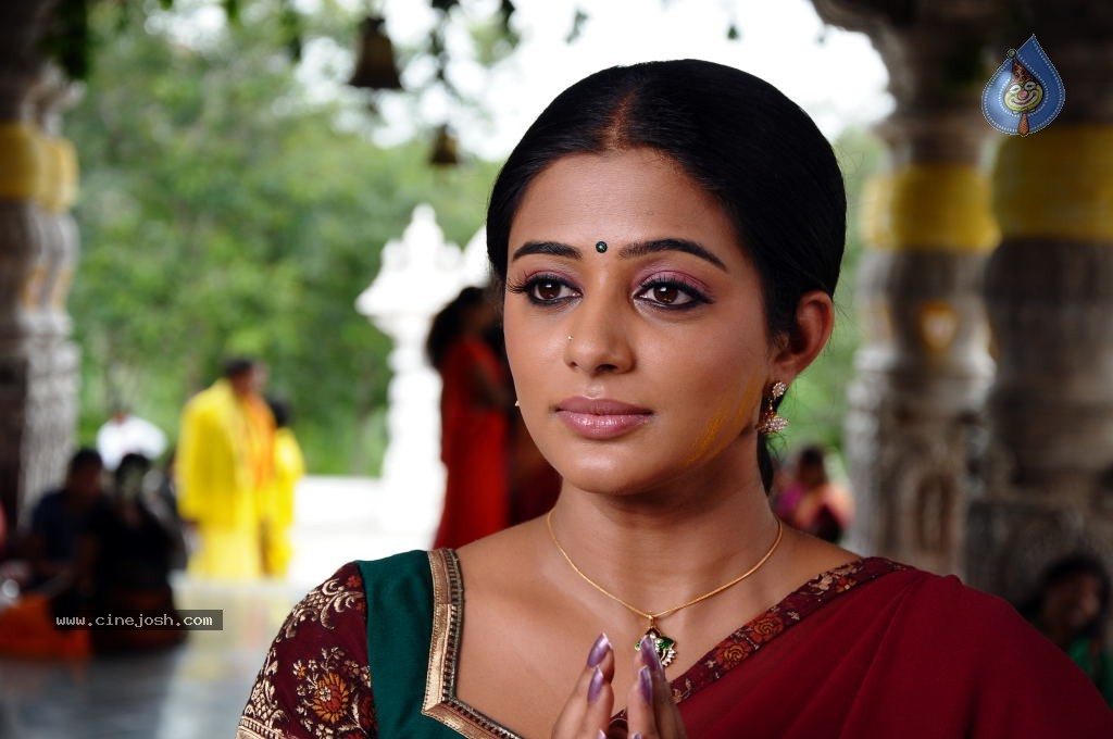 Priyamani High Resolution Stills - 5 / 45 photos