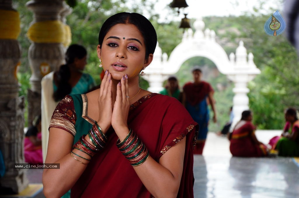 Priyamani High Resolution Stills - 16 / 45 photos