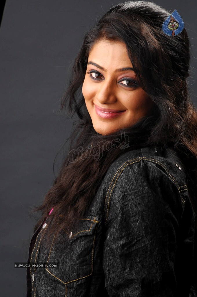 Priyamani New Hot Stills - 46 / 86 photos