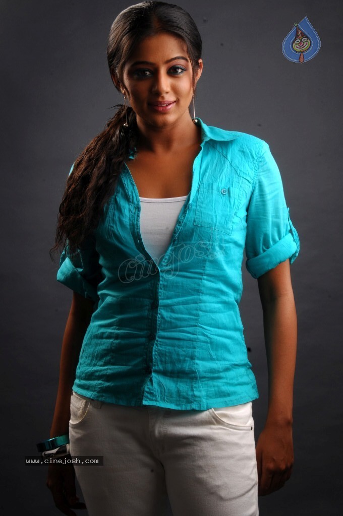 Priyamani New Hot Stills - 63 / 86 photos