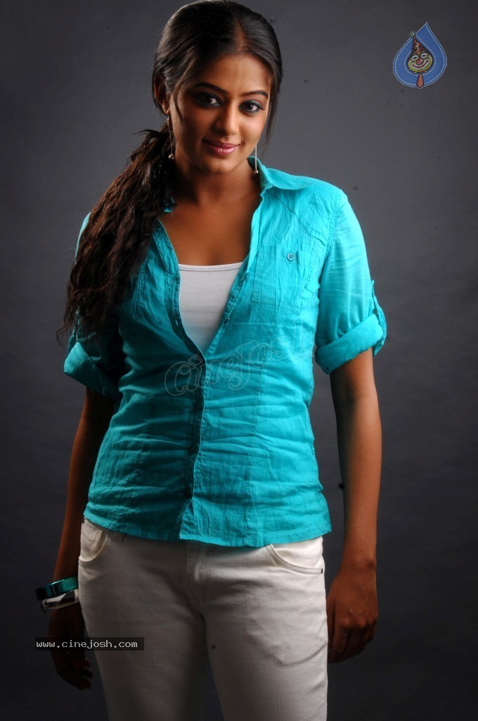 Priyamani New Hot Stills - 66 / 86 photos