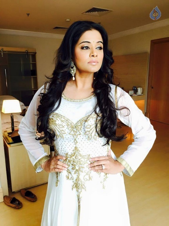 Priyamani New Photos - 2 / 11 photos