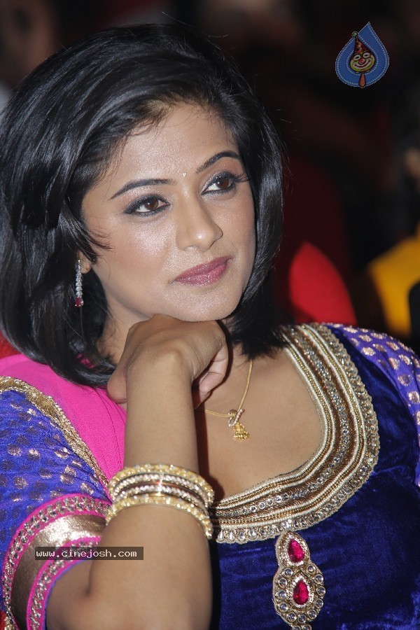 Priyamani New Stills - 5 / 62 photos