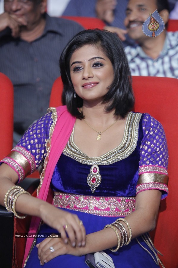 Priyamani New Stills - 14 / 62 photos