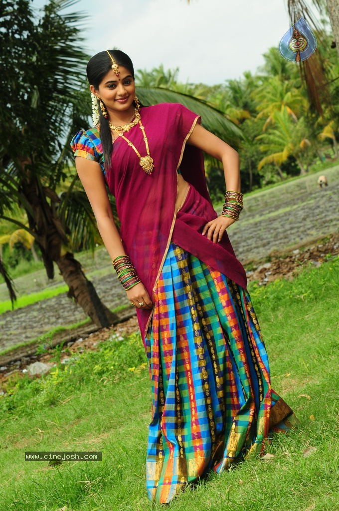 Priyamani New Stills - 1 / 7 photos