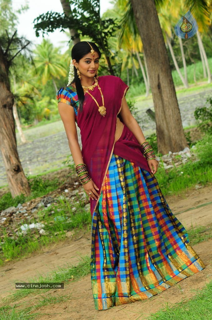 Priyamani New Stills - 2 / 7 photos