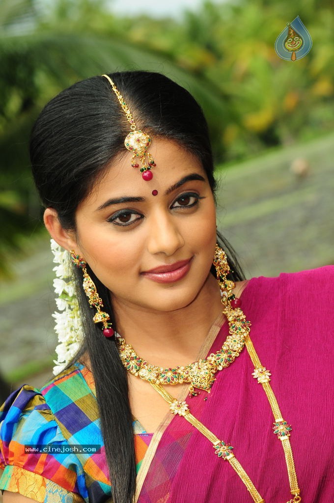 Priyamani New Stills - 7 / 7 photos