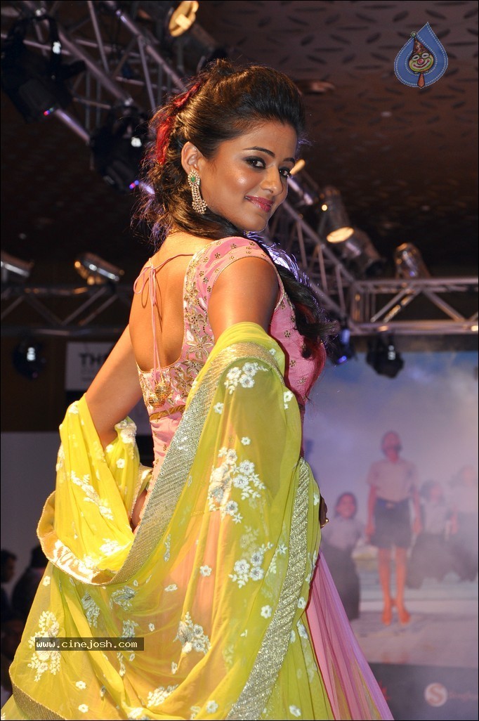 Priyamani Ramp Walk Photos - 10 / 40 photos